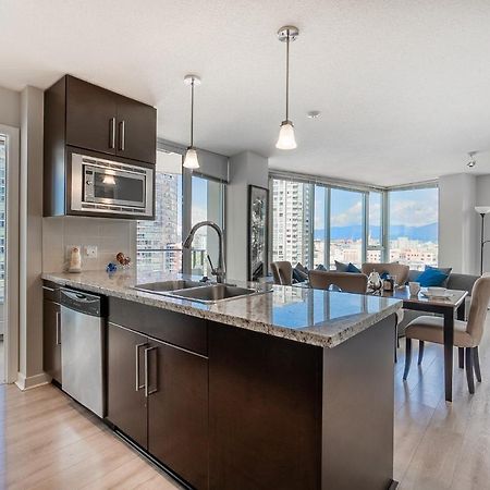Stunning 2 Bedroom Condo With Downtown Views!!! แวนคูเวอร์ ภายนอก รูปภาพ